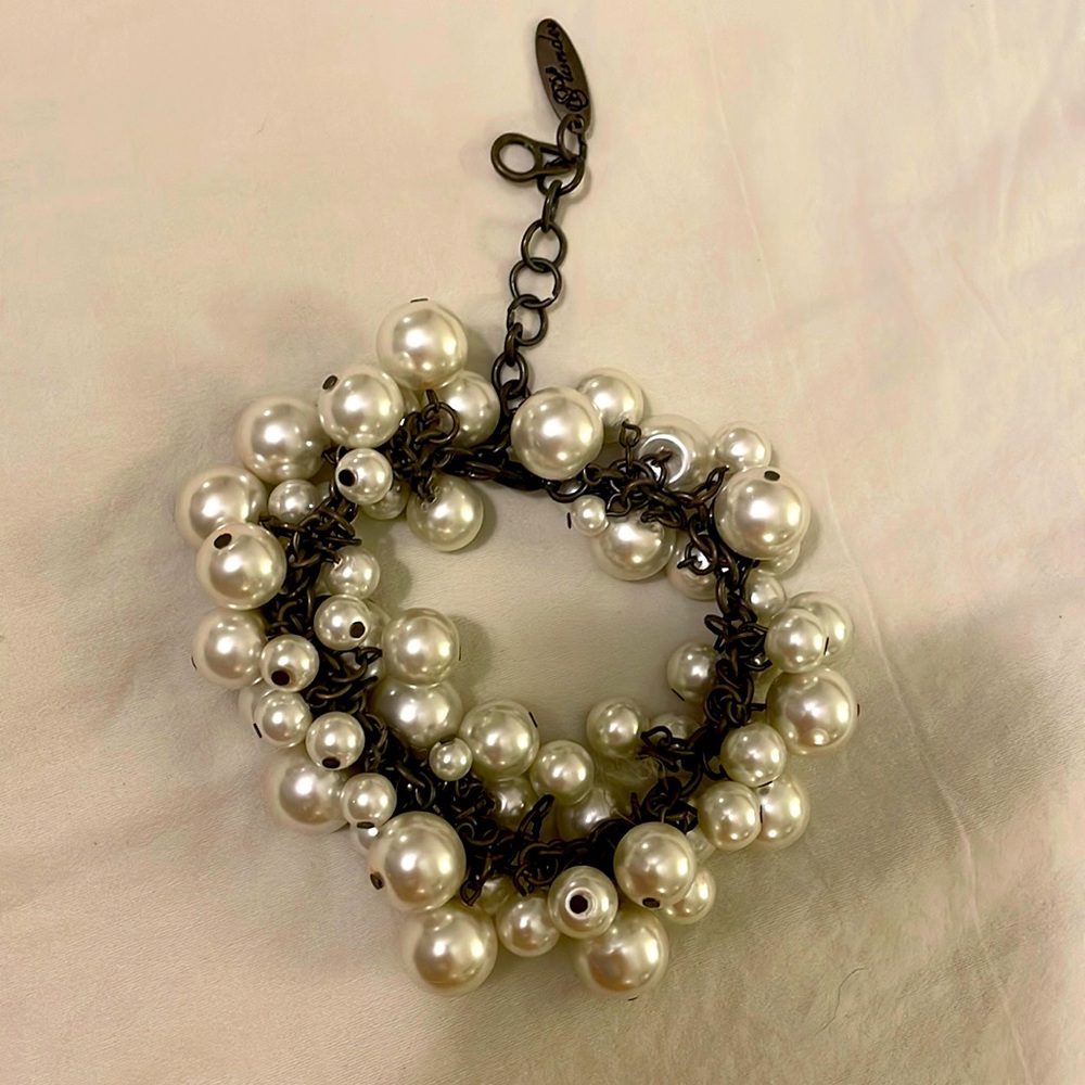 Vintage style pearl bracket - Plunder brand.